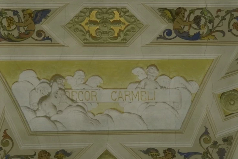 Pietro - Dipinto murale con l'iscrizione Decor Carmeli